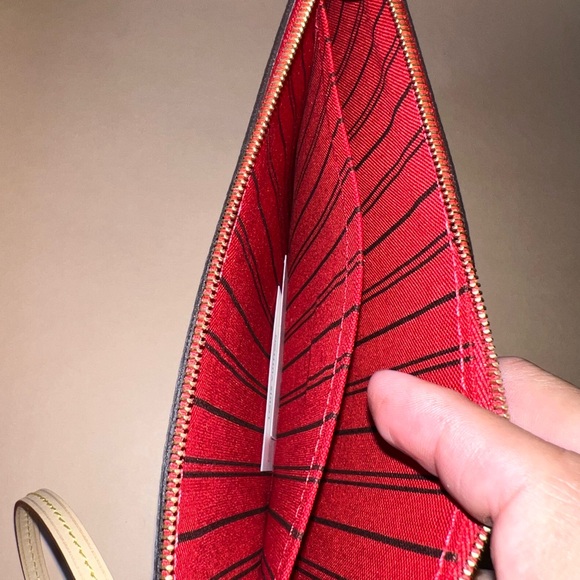 Neverfull Pouch/wristlet Monogram cerise - Picture 5 of 11